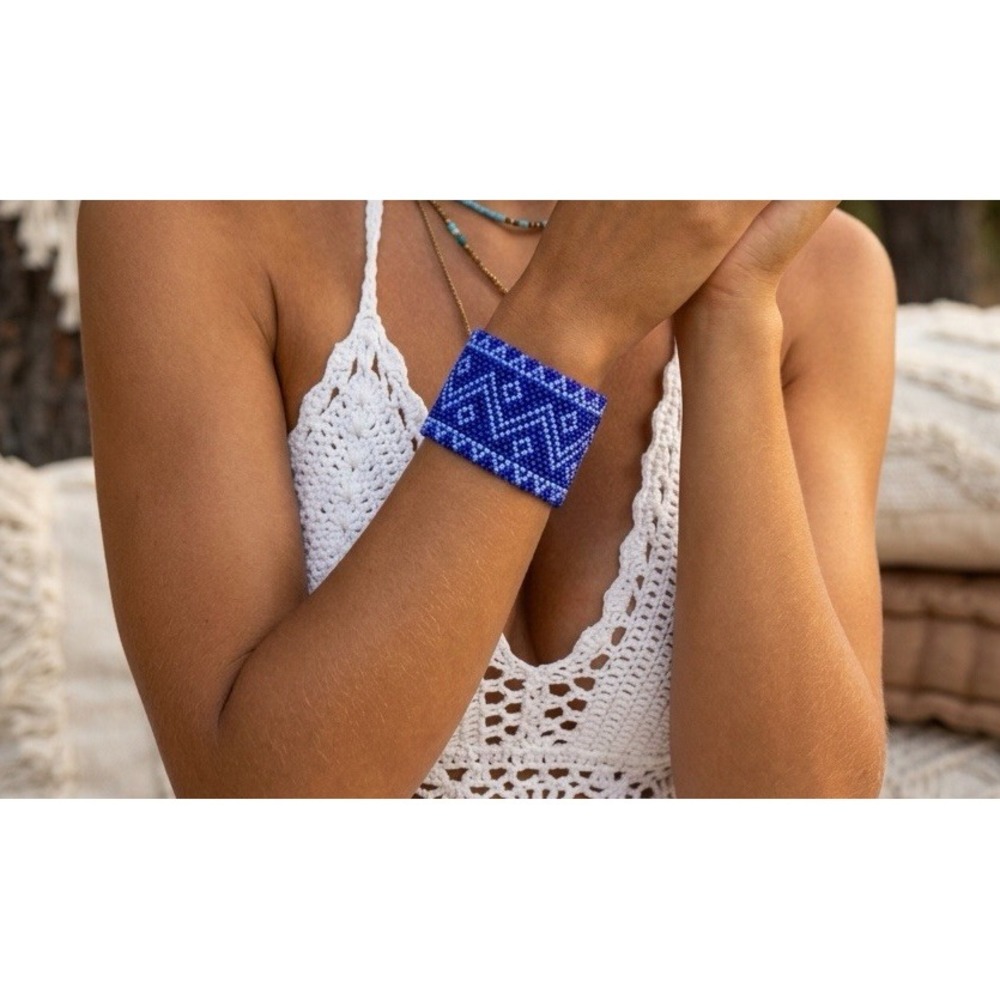 New ANTHROPOLOGIE BLUE SEED BEAD 1 1/2"WIDE CUFF BRACELET GUATAMALA 7 1/2"
